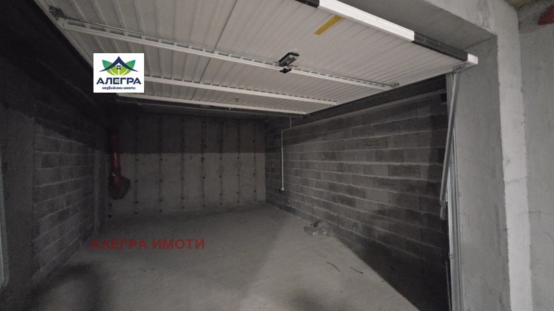 Дава под наем ГАРАЖ, ПАРКОМЯСТО, гр. Пазарджик, Устрем, снимка 3 - Гаражи и паркоместа - 53417083