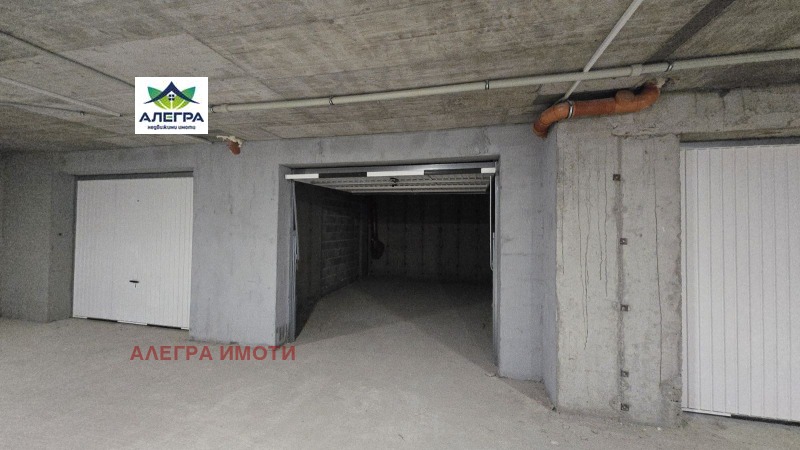 Дава под наем ГАРАЖ, ПАРКОМЯСТО, гр. Пазарджик, Устрем, снимка 2 - Гаражи и паркоместа - 53417083