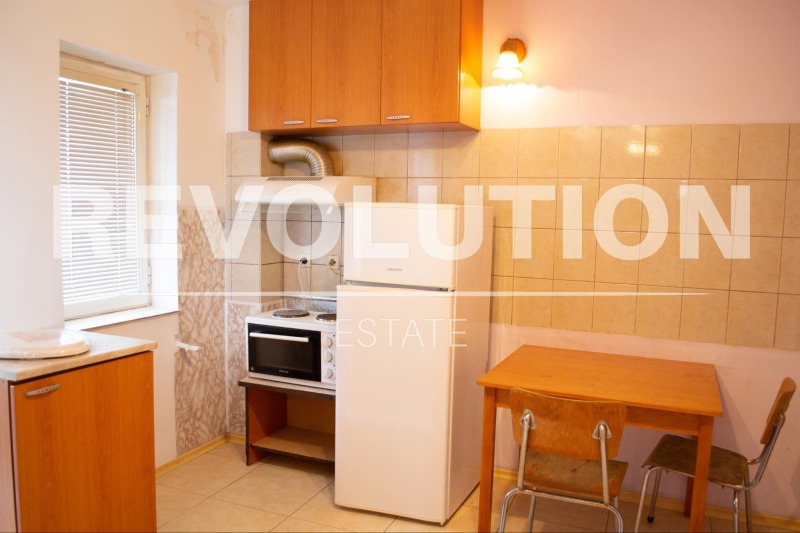 Дава под Наем 1-СТАЕН в град София, Триъгълника - 44 кв.м / 450 € » 880.12 лв., РЕВОЛЮШЪН ЕСТЕЙТ РЕНТ