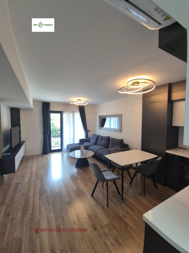 Дава под нем  3-стаен, град Пловдив, Център •  900 EUR • ID 32265718 — holmes.bg - [1] 