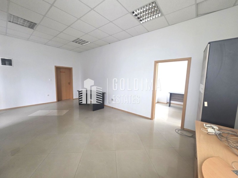 De inchiriat  Birou Burgas , Slaveicov , 240 mp | 21183389 - imagine [6]