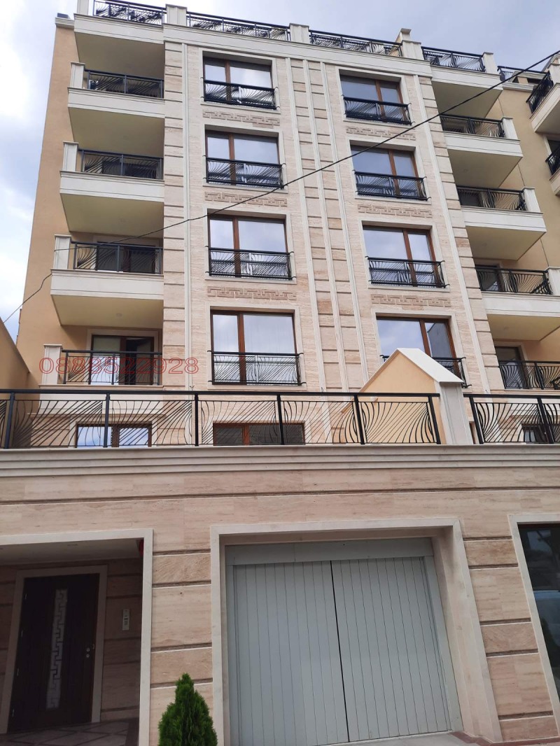 Издаје се  1 спаваћа соба Софија , Центар , 101 м2 | 94737483