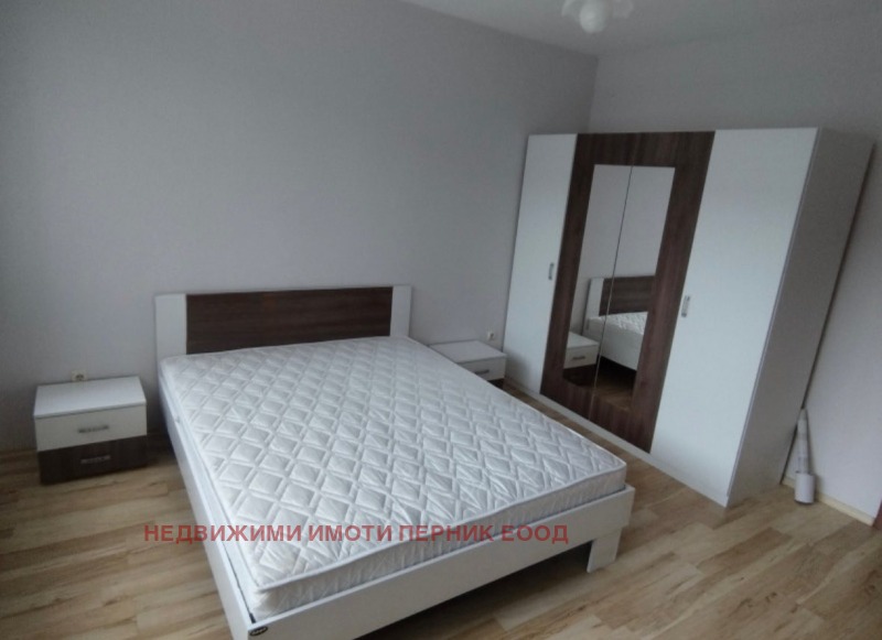 A louer  1 chambre Pernik , Iztok , 60 m² | 34456899