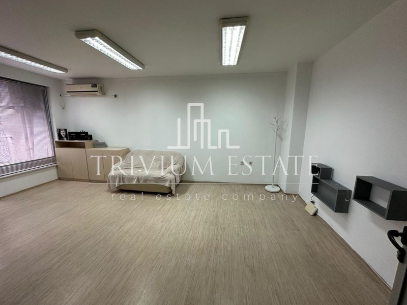 Дава под наем ОФИС, гр. Пловдив, Младежки Хълм, снимка 2 - Офиси - 52639619