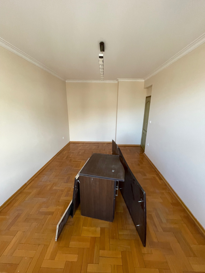 Дава под наем 3-СТАЕН, гр. София, Лозенец, снимка 8 - Апартаменти - 53499550