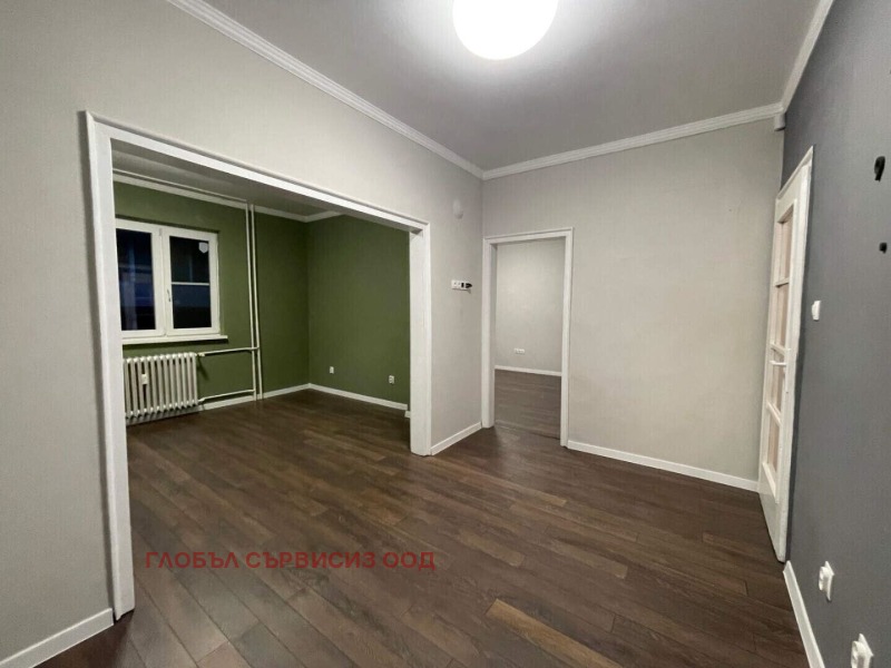 Дава под наем  3-стаен град София , Център , 85 кв.м | 42184925