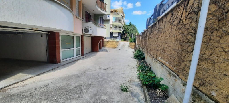 Do wynajęcia  Garaż Warna , Briz , 23 mkw | 56609053 - obraz [4]