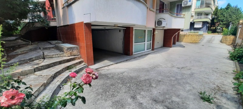 Do wynajęcia  Garaż Warna , Briz , 23 mkw | 56609053 - obraz [3]