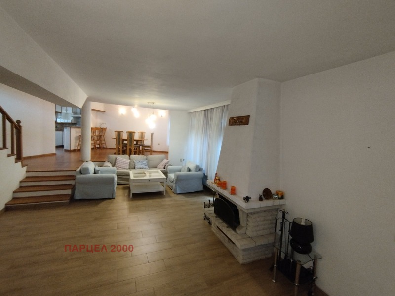 Te huur  Huis Sofia , v.z.Amerikanski kolezj , 240 m² | 84154715