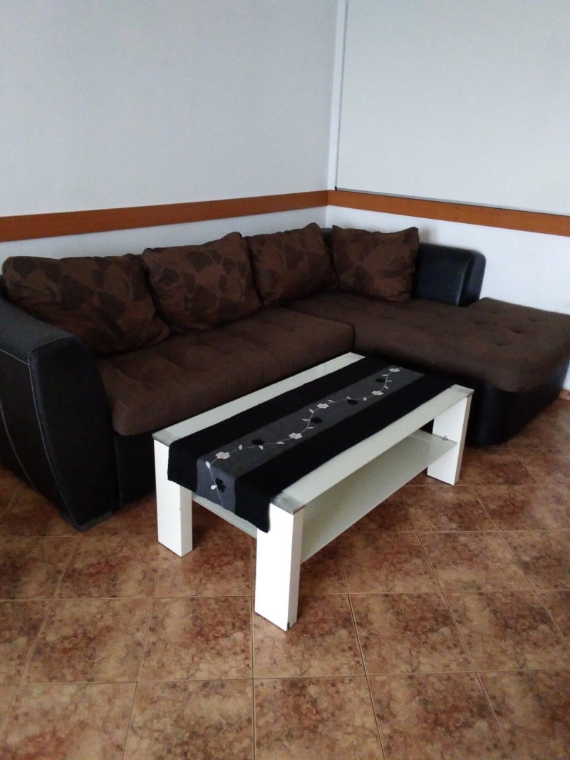 Дава под нем  3-стаен, град Пловдив, Въстанически •  350 EUR • ID 79071378 — holmes.bg - [1] 
