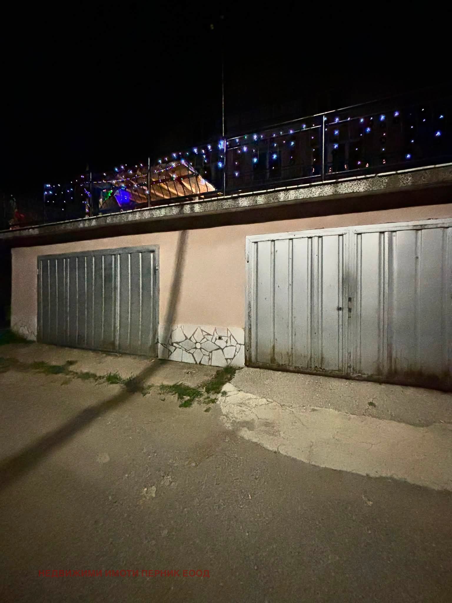 Дава под наем ГАРАЖ, ПАРКОМЯСТО, с. Студена, област Перник, снимка 3 - Гаражи и паркоместа - 55704149
