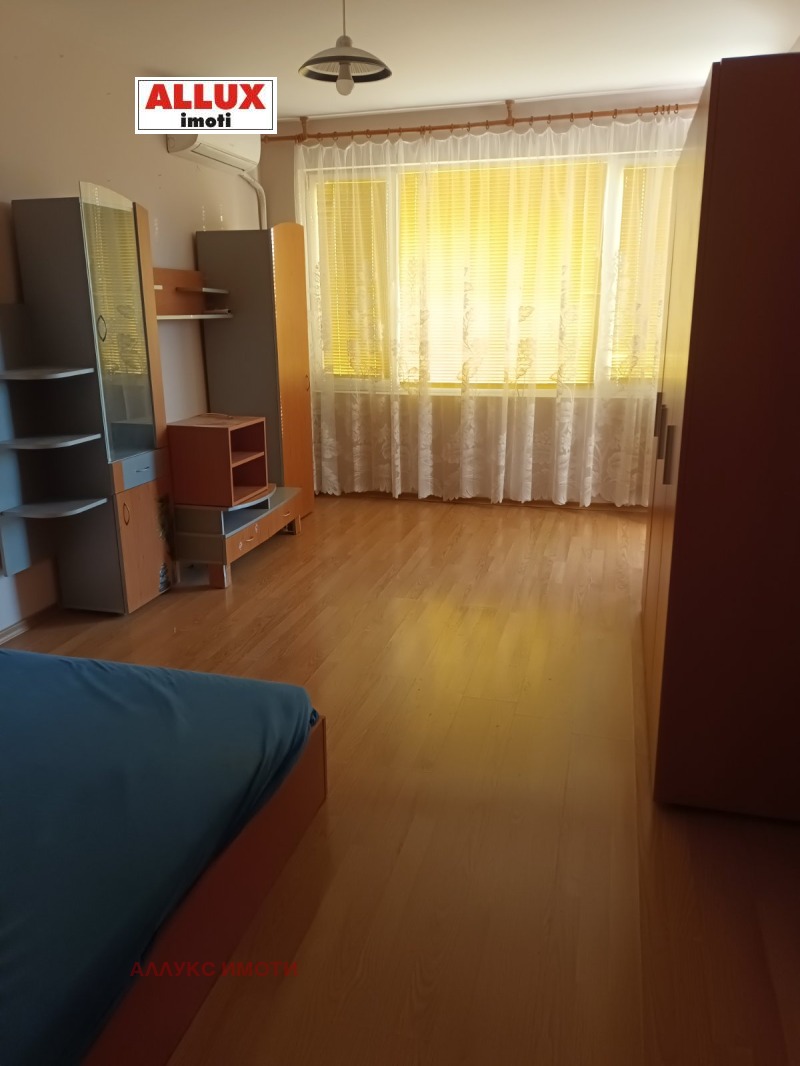 Под наем 2-СТАЕН, град Русе, Широк център • 500 лв. / 255.65 € • 90260088 1