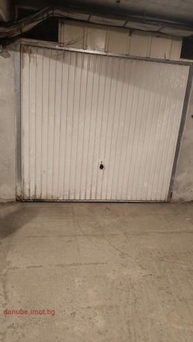 Garage Zentar, Ruse 1