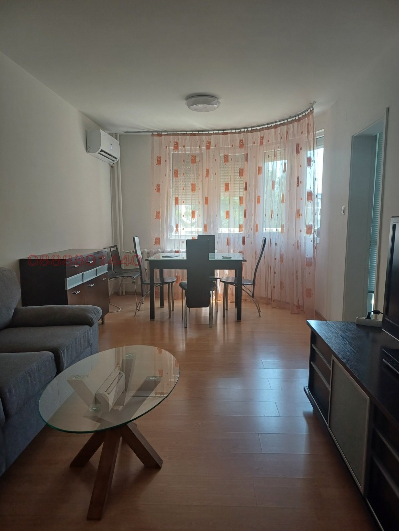 Издаје се  1 спаваћа соба Софија , Зона Б-19 , 74 м2 | 51650710