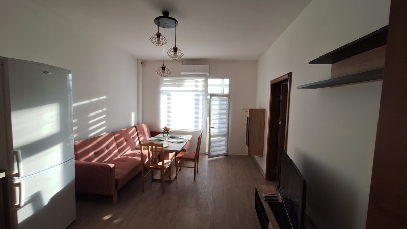 Дава под Наем МНОГОСТАЕН в град Пловдив, Тракия - 70 кв.м / 450 € » 880.12 лв., РИНЕКС РЕВОЛЮШЪН