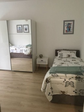 3+ slaapkamer Tsentar, Sofia 5