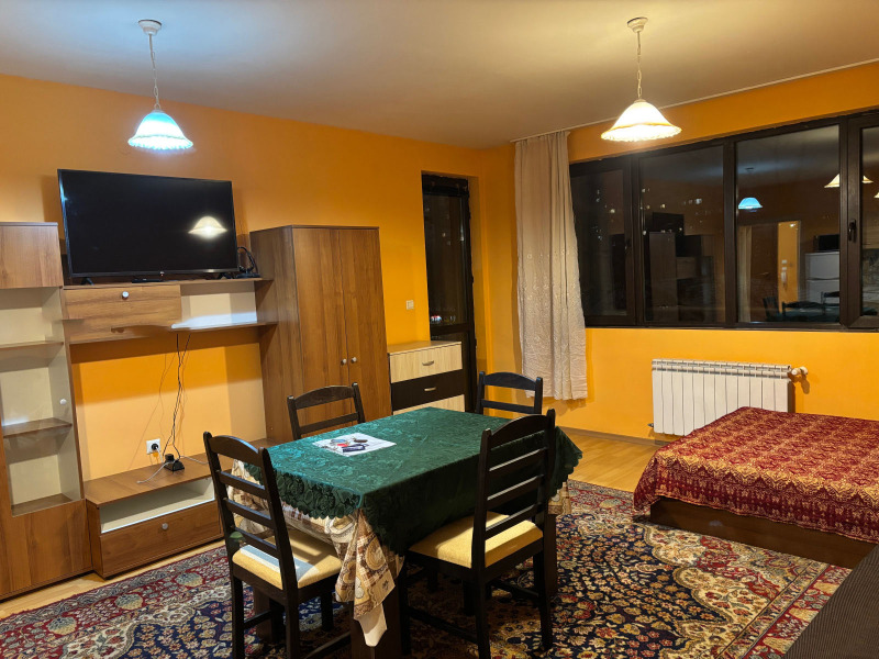 Kiadó  2 hálószobás Sofia , Strelbishte , 120 négyzetméter | 73091390
