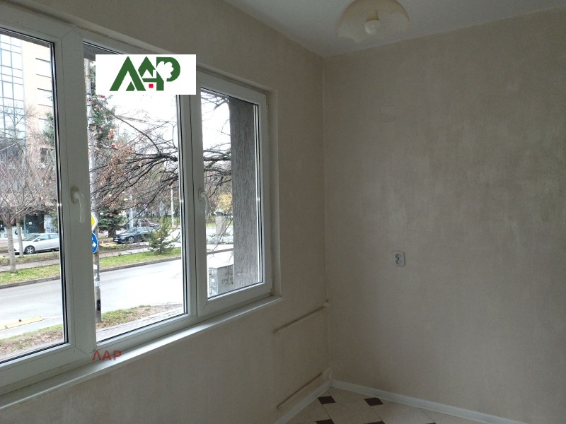 Дава под наем ОФИС, гр. София, Иван Вазов, снимка 13 - Офиси - 53091764