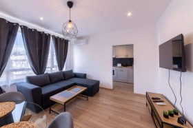 1 Schlafzimmer Zentar, Warna