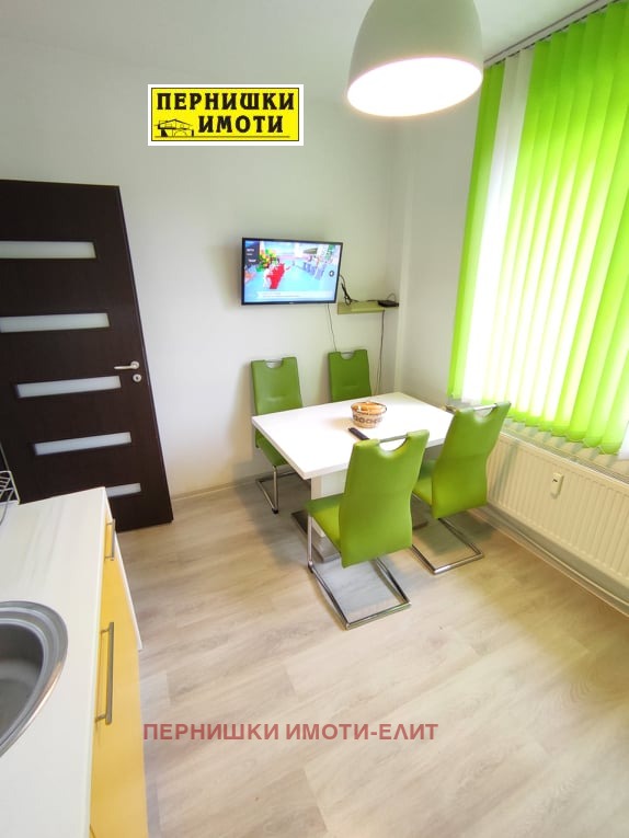 Дава под наем 2-СТАЕН, гр. Перник, Център, снимка 2 - Апартаменти - 52811852