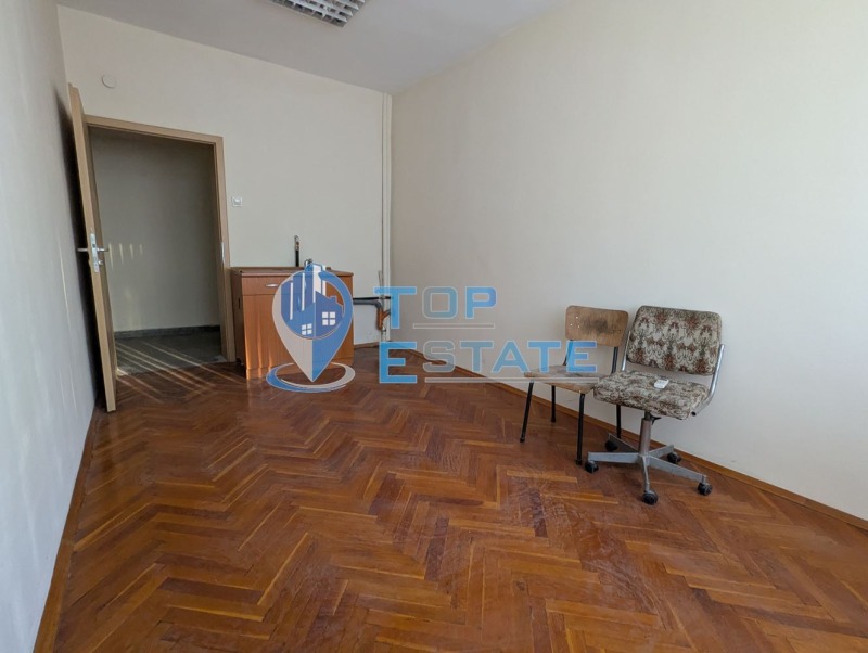 Издаје се  Канцеларија регион Велико Тарново , Горна Орјаховица , 13 м2 | 28039152