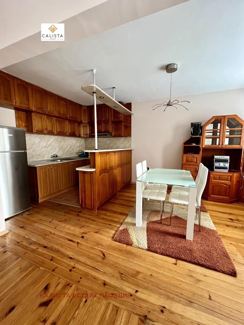 Zu vermieten  2 Schlafzimmer Plowdiw , Zentar , 85 qm | 25090829