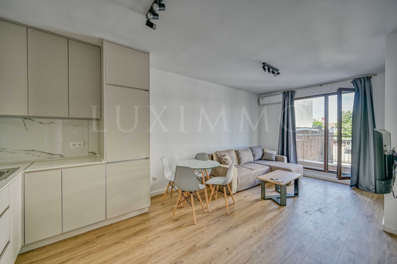 Zu vermieten  2 Schlafzimmer Sofia , Zentar , 76 qm | 27058641