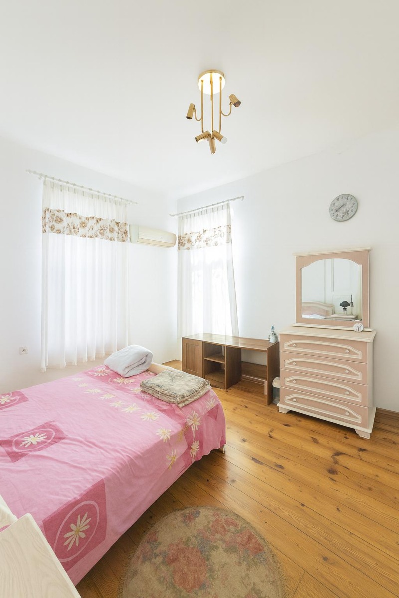 Дава под наем ЕТАЖ ОТ КЪЩА, гр. Пловдив, Център, снимка 5 - Етаж от къща - 52574352