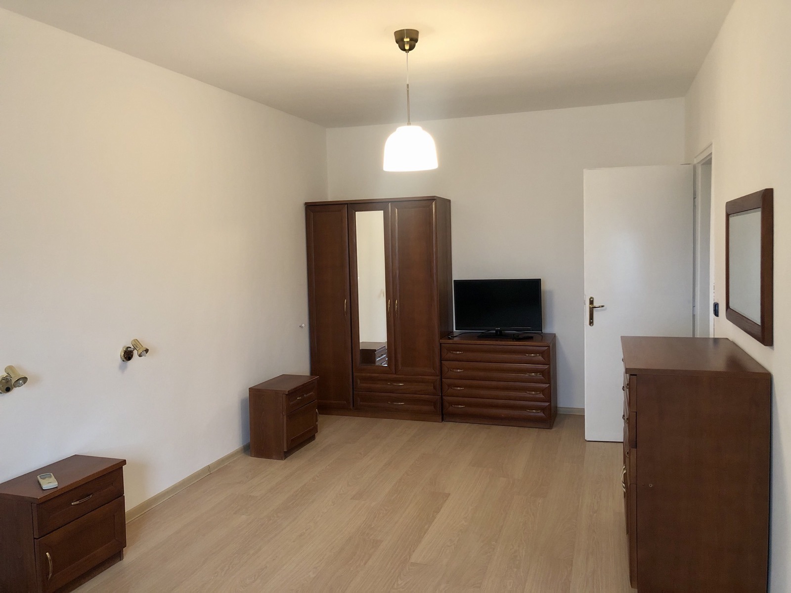 Дава под наем 2-СТАЕН, гр. София, Изгрев, снимка 4 - Апартаменти - 54025302