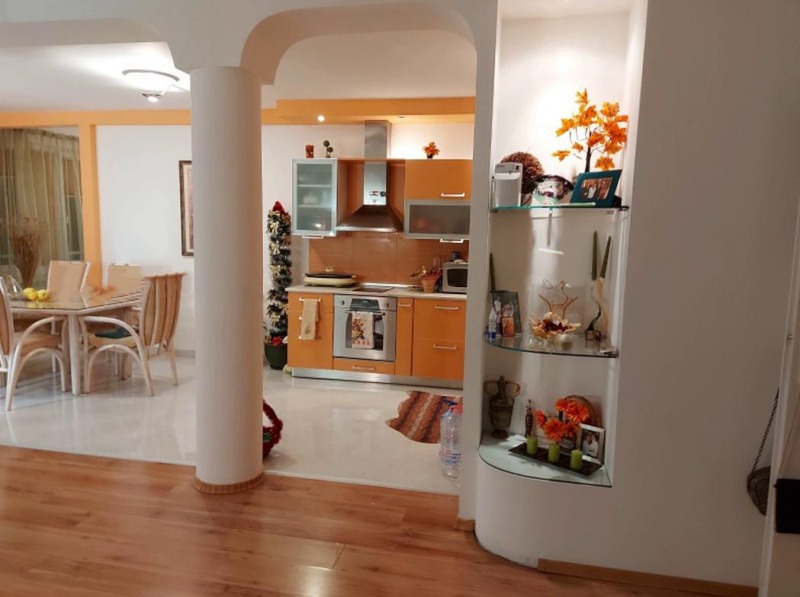 K pronájmu  2 ložnice Sofia , Borovo , 130 m2 | 55919345 - obraz [4]