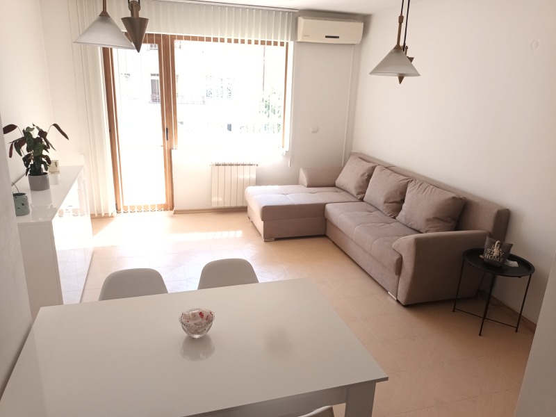 Дава под нем  2-стаен, град София, Медицинска академия •  799 EUR • ID 84865699 — holmes.bg - [1] 