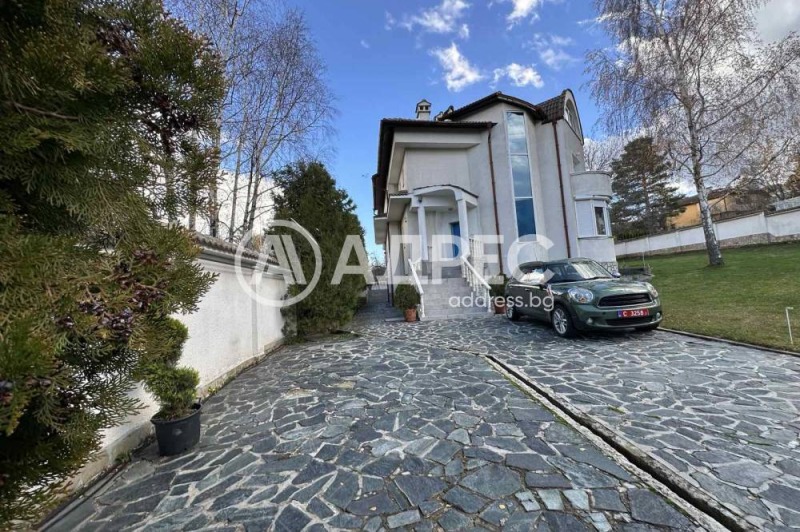 Дава под Наем КЪЩА в град София, Симеоново - 300 кв.м / 1 800 € » 3 520.49 лв., АДРЕС НЕДВИЖИМИ ИМОТИ