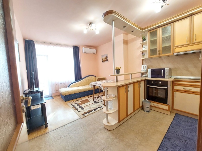 Дава под нем  2-стаен, град Варна, Базар Левски •  325 EUR • ID 54793590 — holmes.bg - [1] 