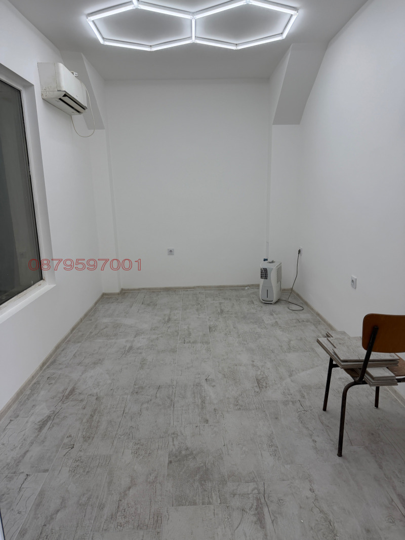 Дава под Наем ОФИС в град Варна, Център - 22 кв.м / 300 € » 586.75 лв.
