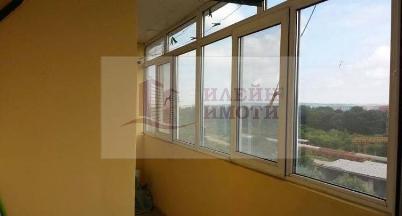 Te huur  1 slaapkamer Ruse , Vazrazjdane , 68 m² | 76905306