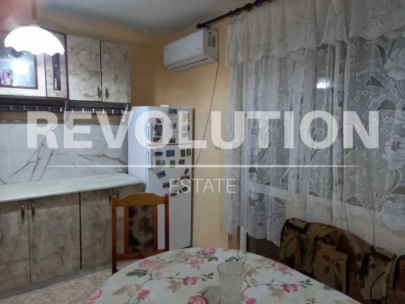 A louer  1 chambre Varna , Kolhozen pazar , 54 m² | 44716681