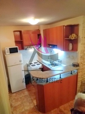 3-стаен град Варна, Лятно кино Тракия 1