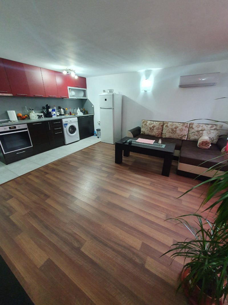 Дава под наем ЕТАЖ ОТ КЪЩА, гр. София, Орландовци