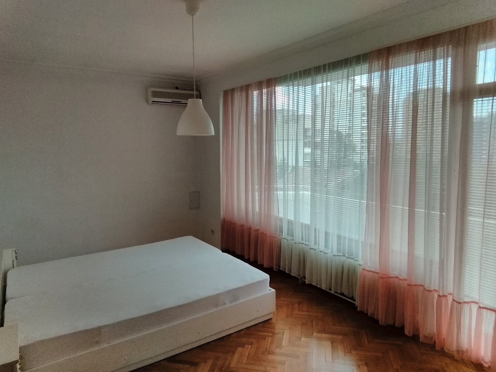 Дава под наем 3-СТАЕН, гр. София, Изгрев, снимка 10 - Апартаменти - 56159866