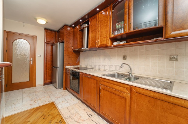 Дава под наем 4-СТАЕН, гр. София, Лозенец, снимка 11 - Апартаменти - 52746567