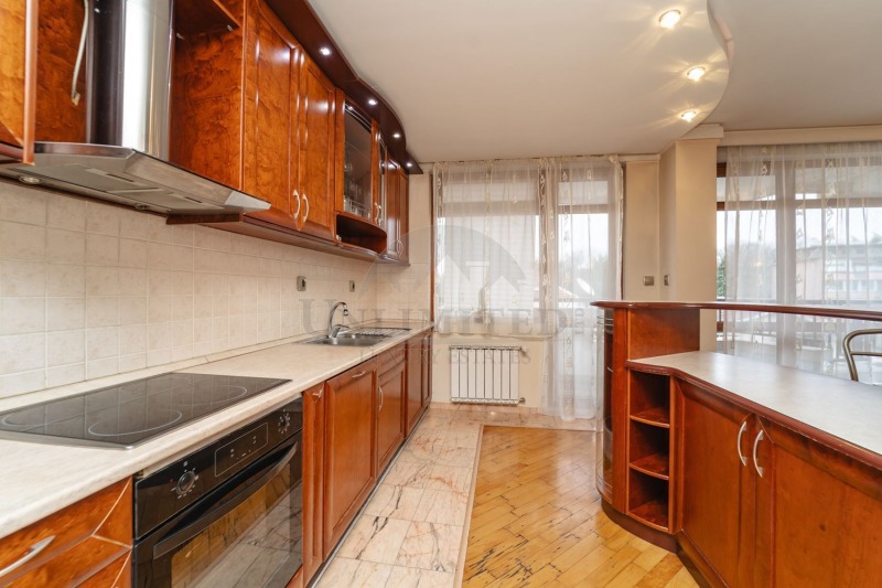 Дава под наем 4-СТАЕН, гр. София, Лозенец, снимка 13 - Апартаменти - 52746567