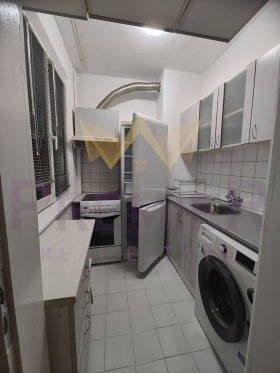 2 sypialnie Mladost 1, Warna