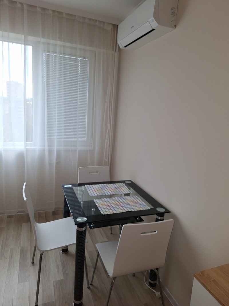 Kiadó  Stúdió Sofia , Ljulin 1 , 50 négyzetméter | 56557782 - kép [11]