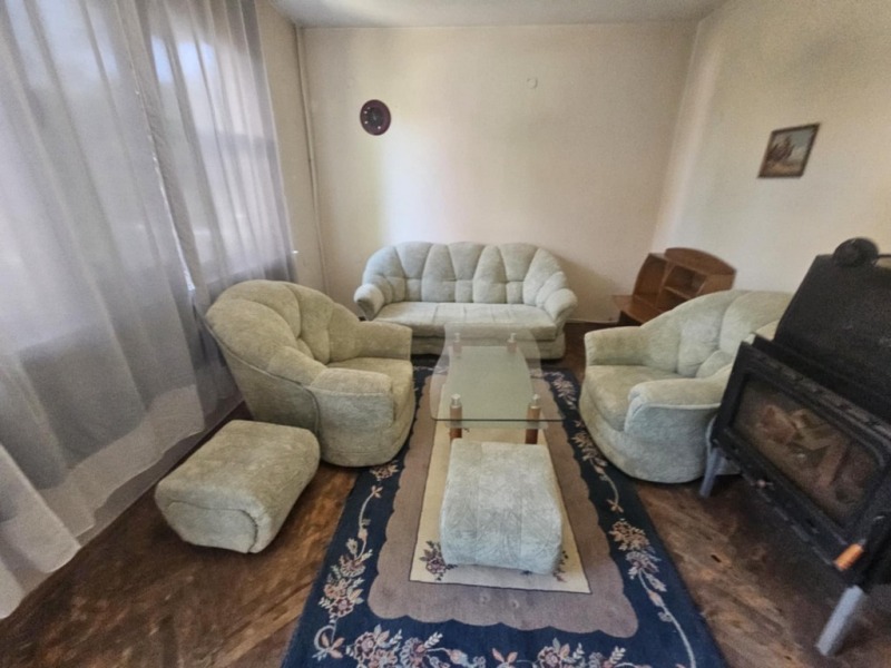 Дава под нем  Етаж от къща, град Кърджали, Байкал •  450 лв. • ID 42550633 — holmes.bg - [1] 