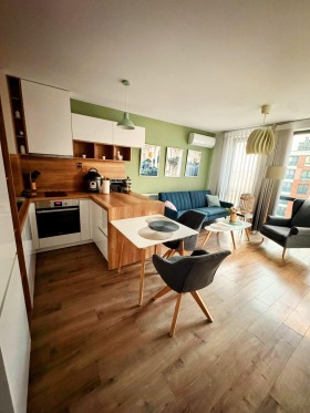 1 chambre Hristo Smirnenski, Plovdiv