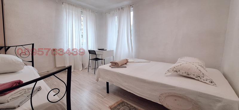 Дава под наем КЪЩА, гр. Перник, Център, снимка 3 - Къщи - 52938153