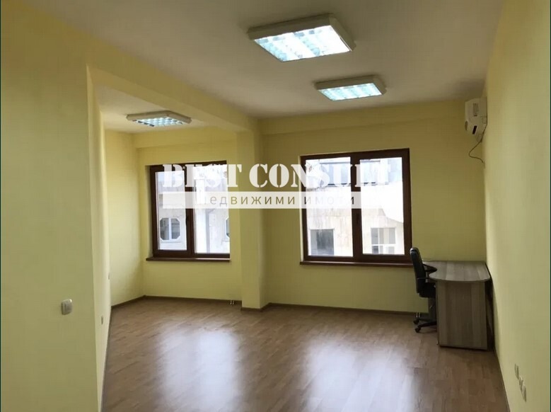 Дава под наем ОФИС, гр. Русе, Център