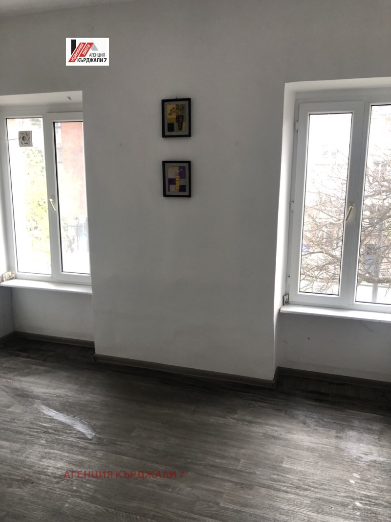 Do wynajęcia  Biuro Kardżali , Centar , 25 mkw | 52371561 - obraz [4]