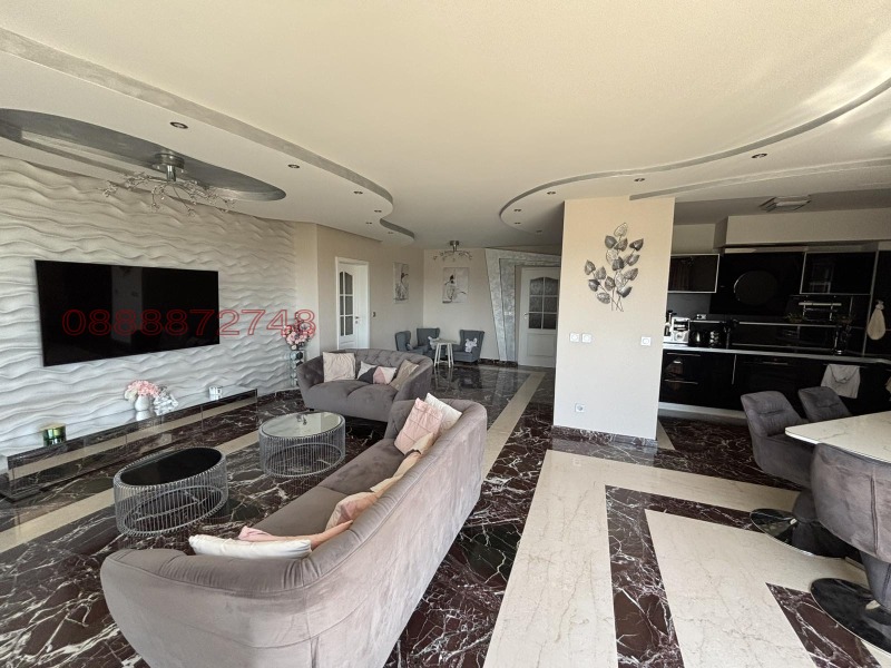 A louer  2 chambres Sofia , Stoudentski grad , 136 m² | 91614348
