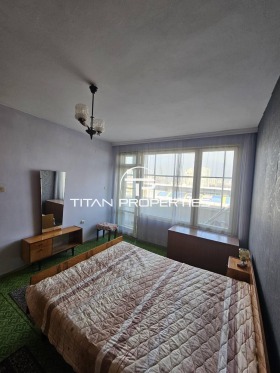 1 quarto Lazur, Burgas 3